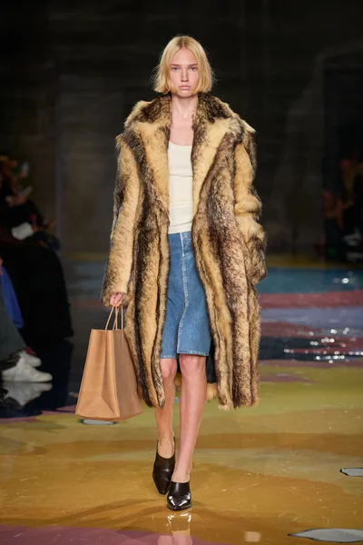 Look 4